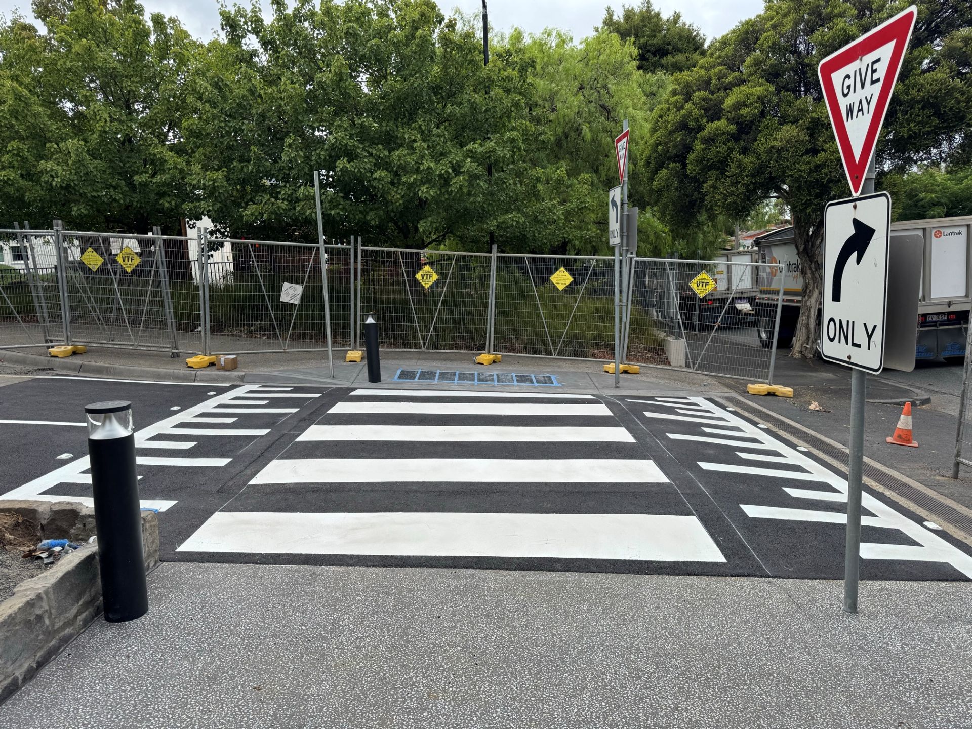 AK Linemarking road marking pedestrian crossing